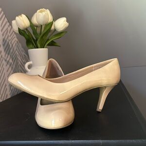 Nude heel